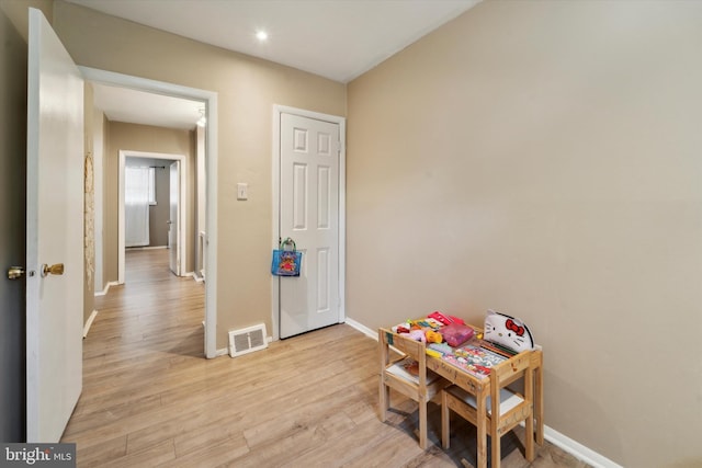 recreation room with light hardwood / wood-style floors