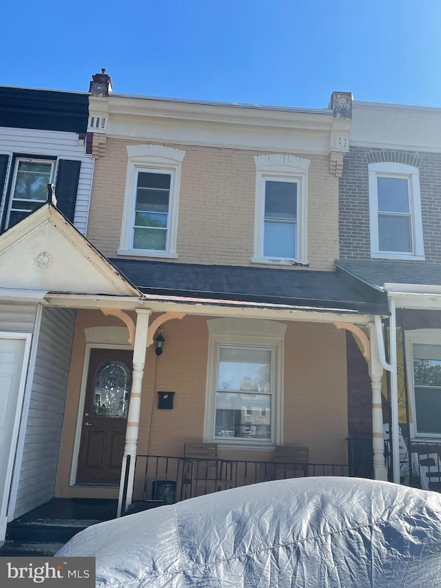 view of front facade featuring covered porch