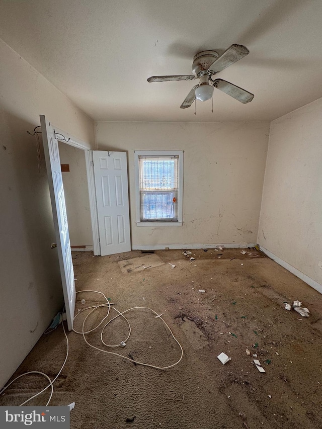 unfurnished bedroom featuring ceiling fan