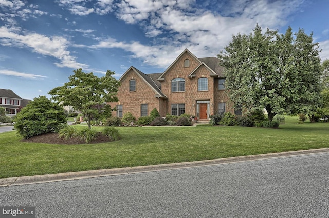 view of front facade with a front lawn