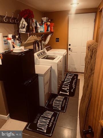 laundry room with tile patterned floors and washer and clothes dryer