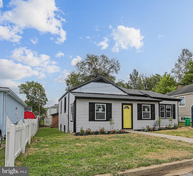 view of front of property with a front yard