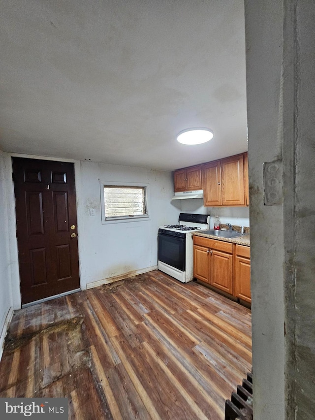 kitchen with sink, white range with gas stovetop, and dark hardwood / wood-style floors