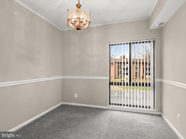 carpeted spare room with an inviting chandelier and ornamental molding