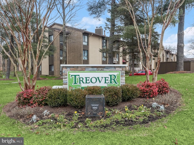 community / neighborhood sign with a yard