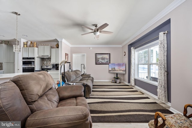 living room featuring ceiling fan and crown molding