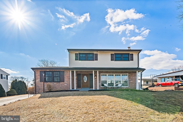 view of front property featuring a front lawn