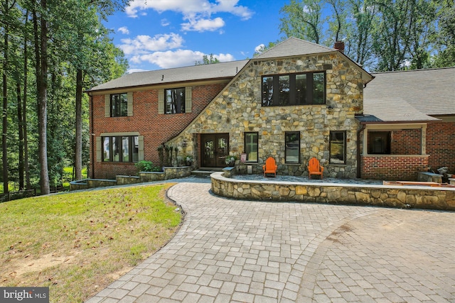 view of front of home with a front lawn