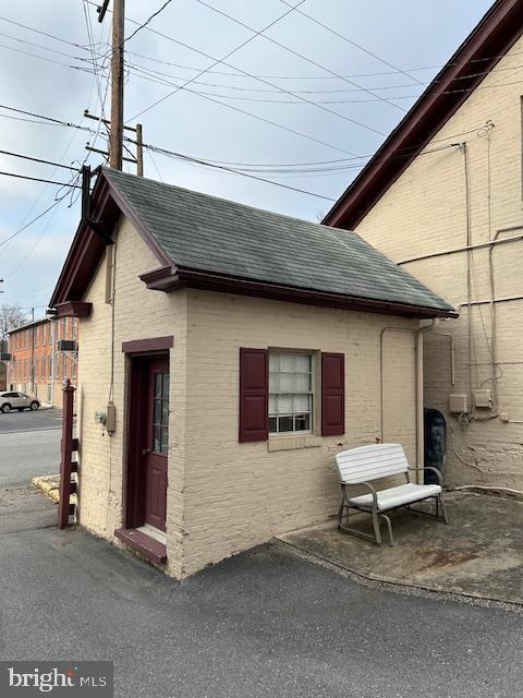 view of home's exterior