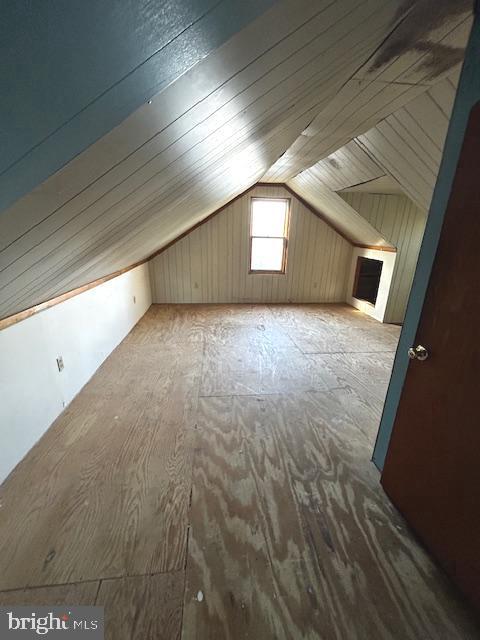 bonus room with vaulted ceiling