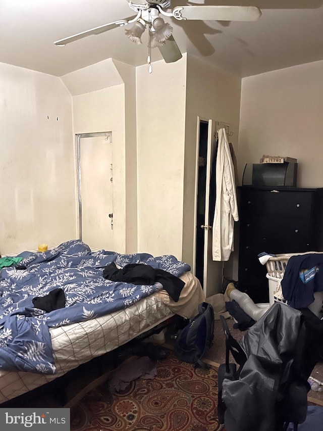 bedroom featuring ceiling fan