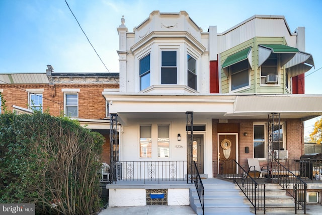 view of front of property with covered porch