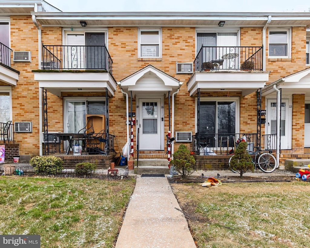 multi unit property with a balcony and an AC wall unit