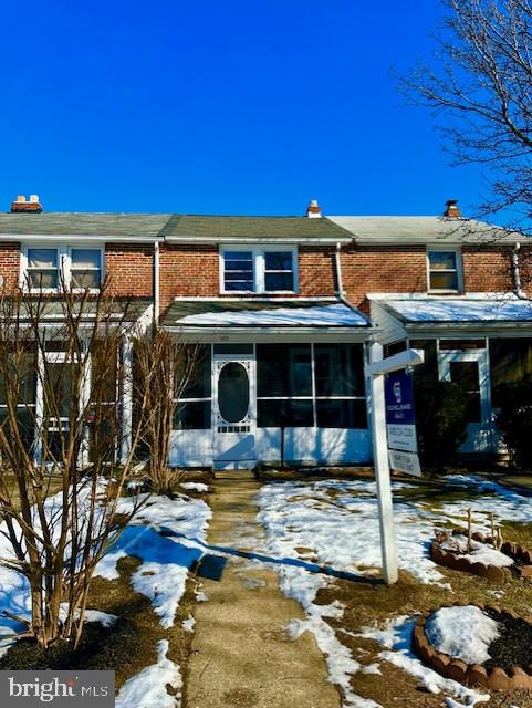 view of front of property featuring a sunroom