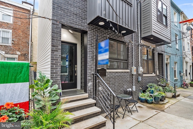 907 S Schell St, Philadelphia PA, 19147, 2 bedrooms, 2.5 baths townhouse for sale