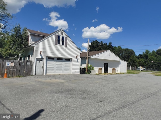 view of front facade featuring a garage