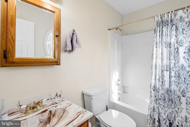 full bathroom featuring shower / tub combo with curtain, vanity, and toilet