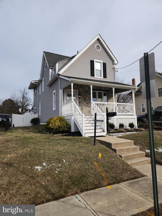 view of front of home featuring a porch and a front yard