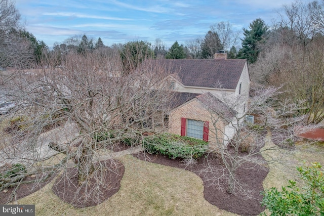 exterior space featuring a front yard