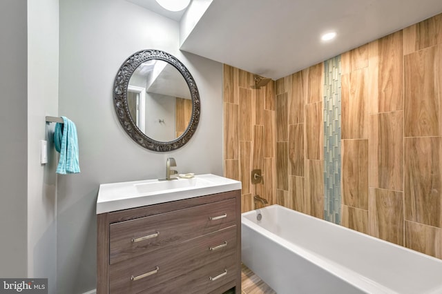 bathroom with vanity and tiled shower / bath