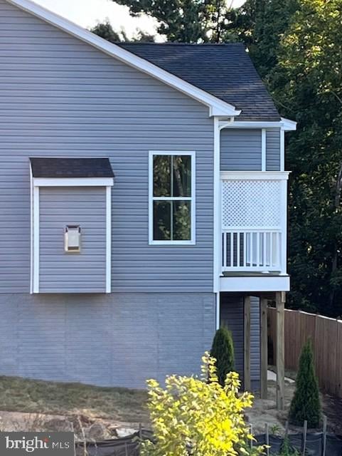 exterior space featuring a balcony