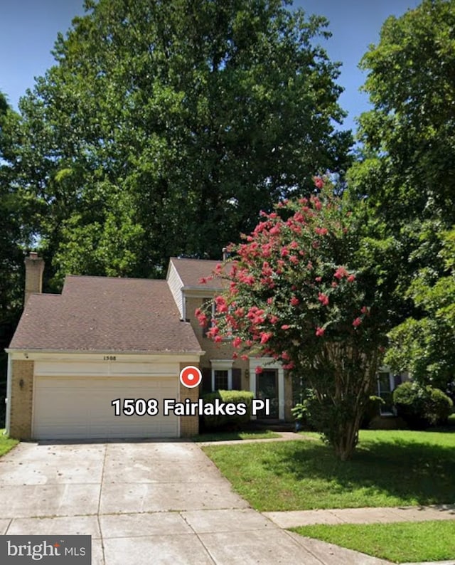 view of front of house with a front yard