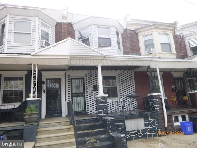 townhome / multi-family property with covered porch