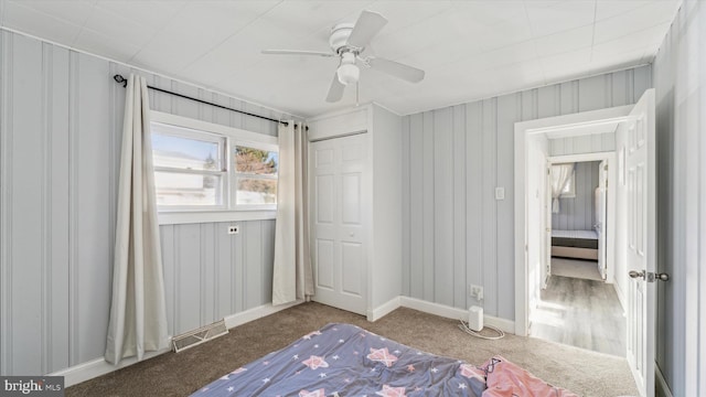 unfurnished bedroom with carpet flooring, ceiling fan, and a closet