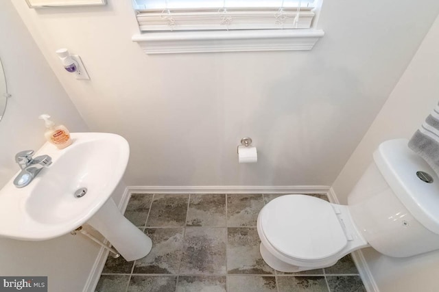 bathroom featuring toilet and sink