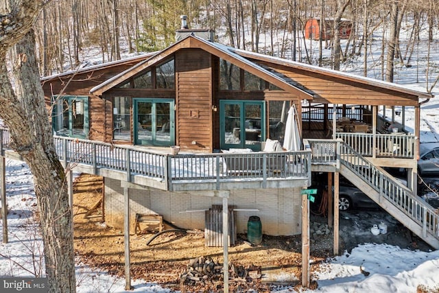 view of front of property featuring a wooden deck