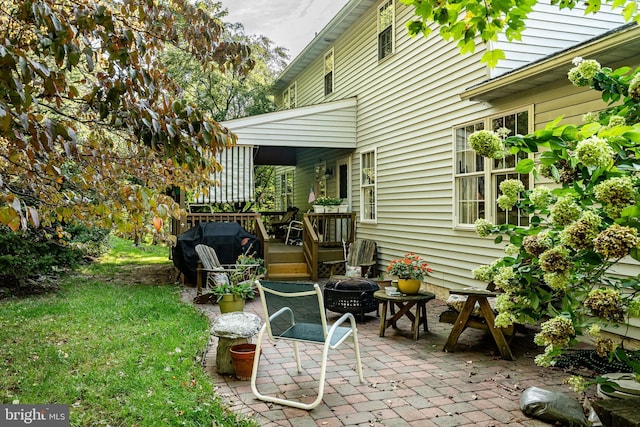 view of patio with an outdoor fire pit