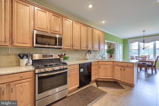 kitchen featuring appliances with stainless steel finishes, tasteful backsplash, sink, decorative light fixtures, and a notable chandelier