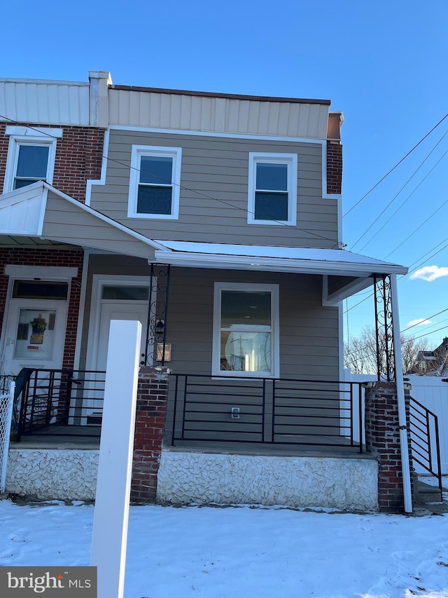 view of front of home featuring a porch