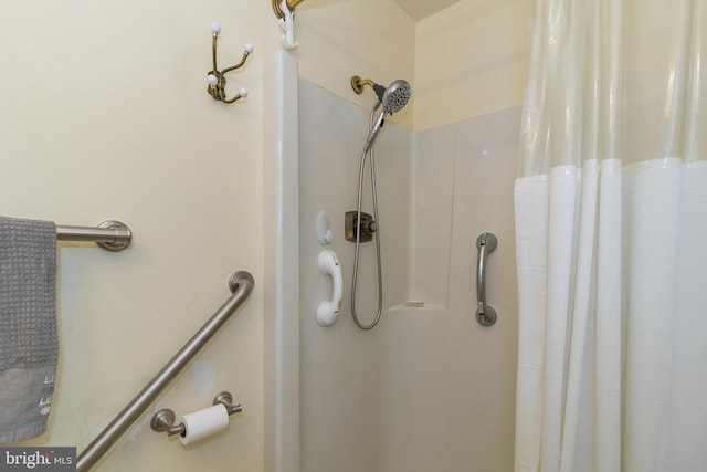 bathroom featuring a shower with curtain