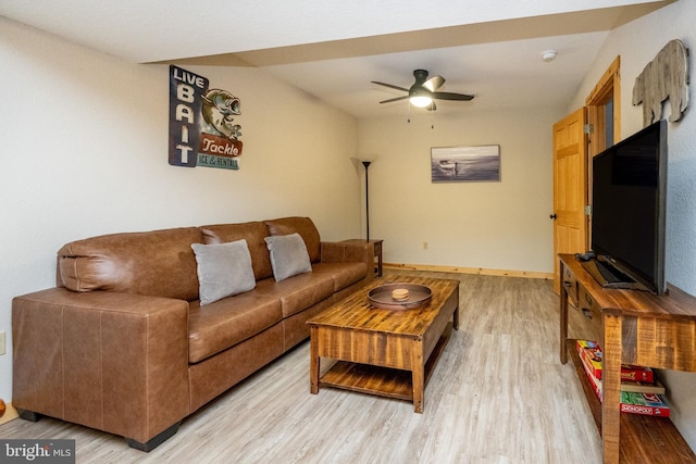 living room featuring light hardwood / wood-style floors and ceiling fan