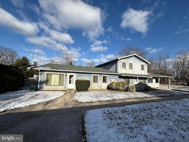 view of front of property