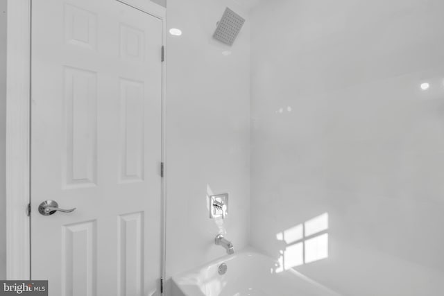 bathroom with shower / bathtub combination