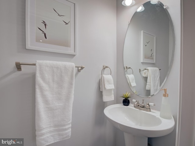 bathroom featuring sink