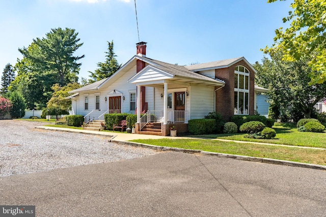 view of front of house with a front yard