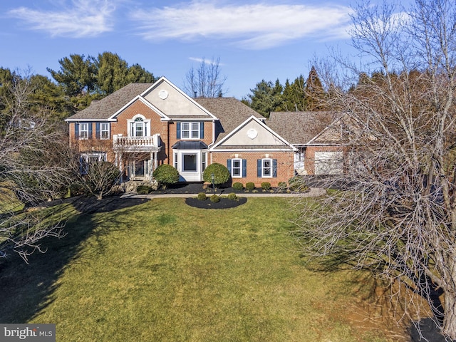 view of front facade with a front yard