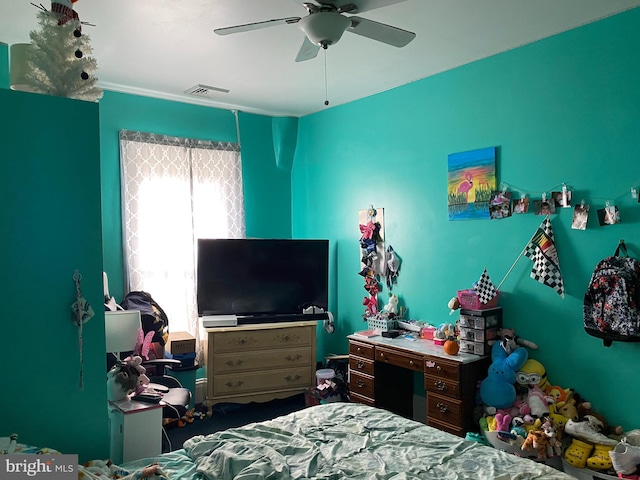 bedroom featuring ceiling fan