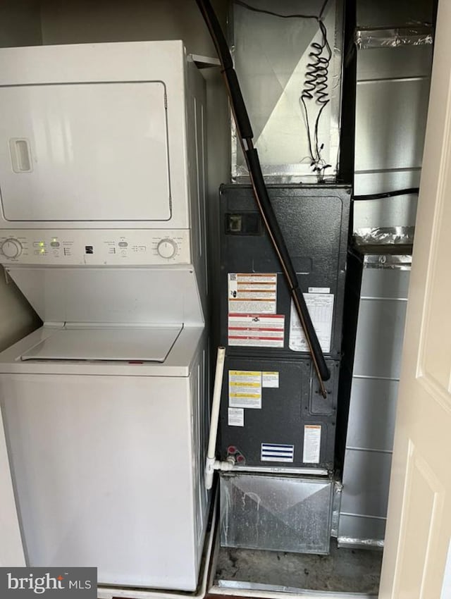 laundry area with laundry area and stacked washer and clothes dryer