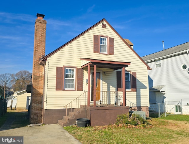 bungalow-style house with a front yard