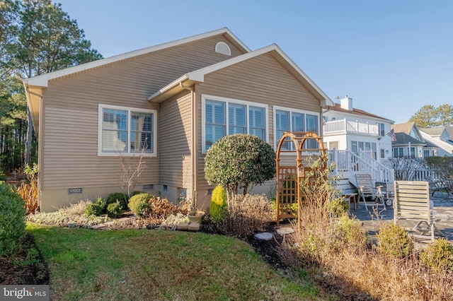 view of front of home with a front yard