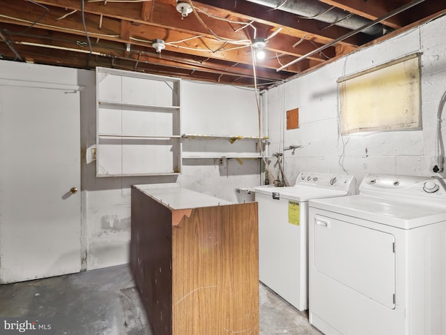 7107 Dower House Rd, Upper Marlboro, MD 20772 - laundry room with washer and dryer