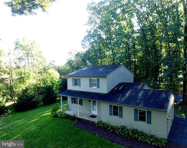 view of front of home featuring a front lawn and a patio area