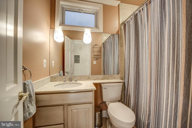 bathroom with a shower with curtain, vanity, and toilet