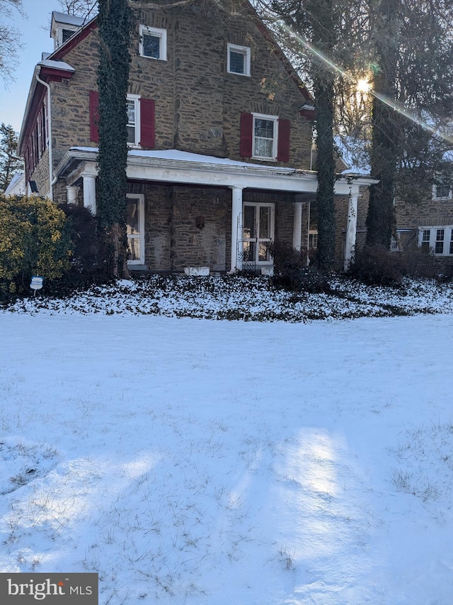 view of front facade