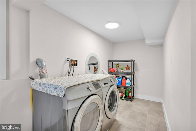 clothes washing area with washer hookup