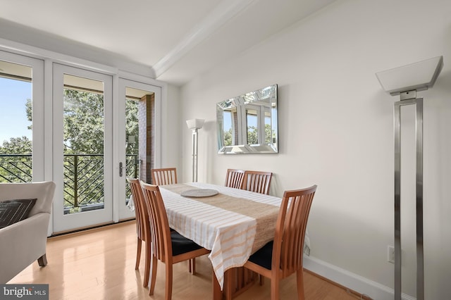 dining space featuring light hardwood / wood-style floors and crown molding